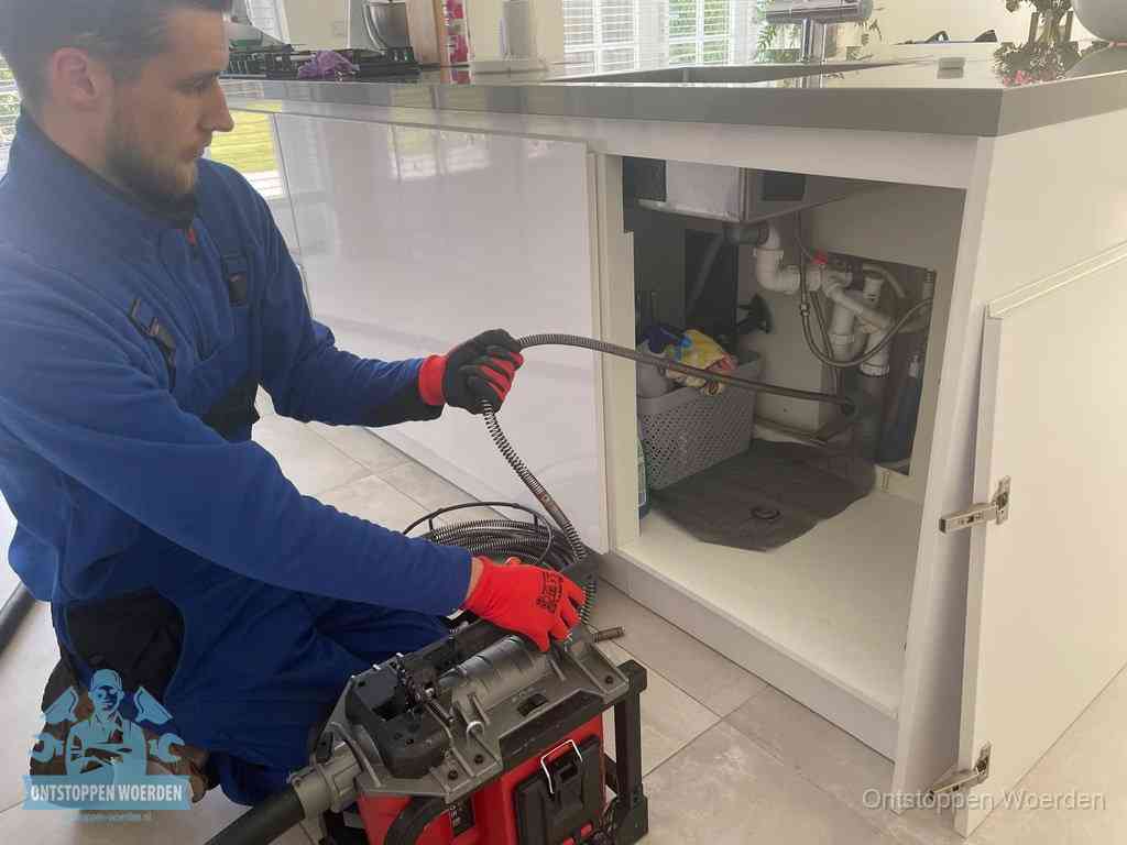 Riool ontstoppen ontstoppingsveer in Woerden